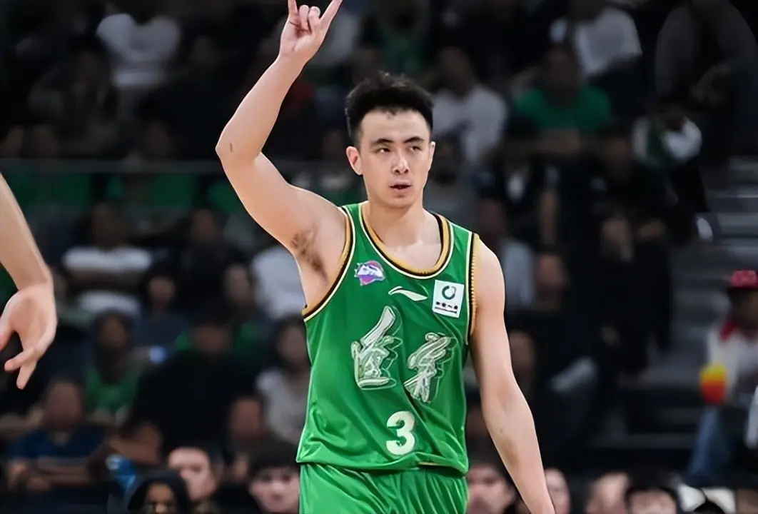 胡明轩, 在比赛中发 胡明轩, 在比赛中发