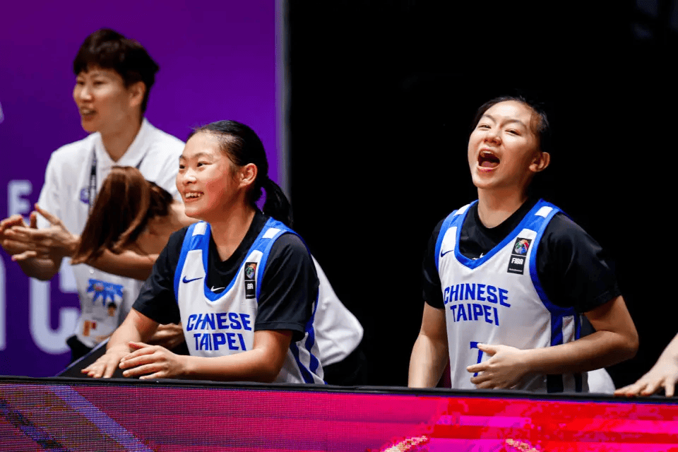 四强球队敲, 外线打开咬